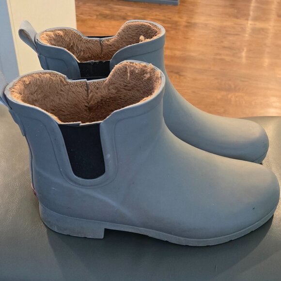 Women's Fur-Lined Gray Rainboots - Picture 4 of 4